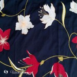 Темно-синий шелк с вышивкой красными и кремовыми цветами